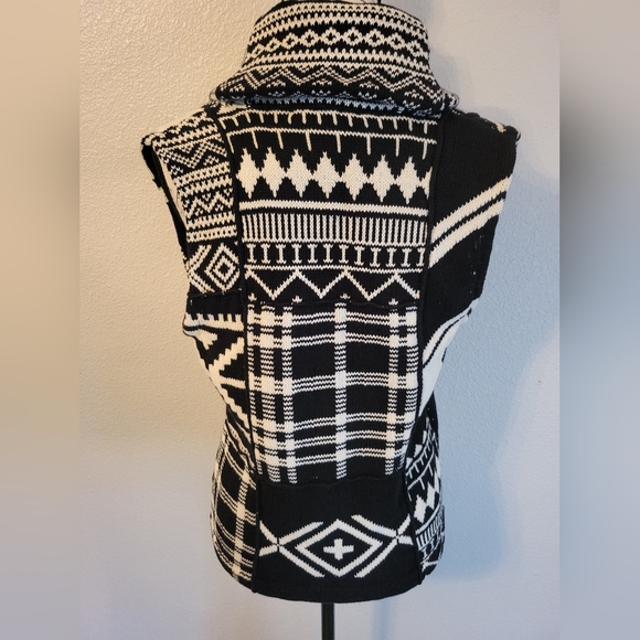 Lauren Ralph Lauren Sweater Vest Southwestern Size Petite Medium - Picture 6 of 12
